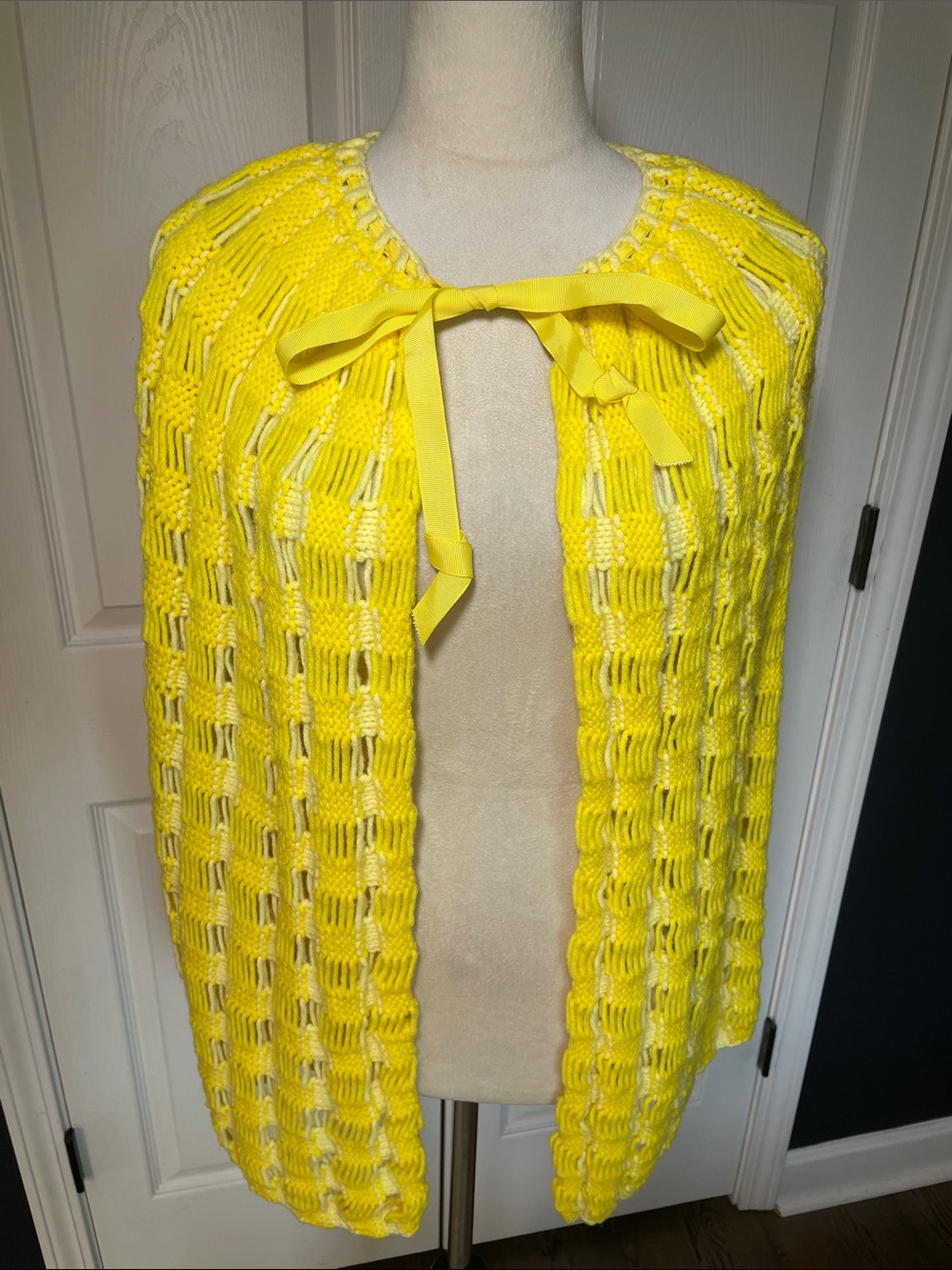 Vintage Handmade Yellow Open Knit Capelet | Mid-Century Shoulder Shrug Poncho